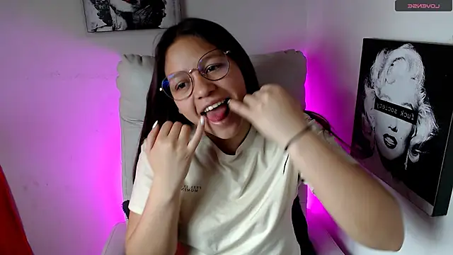 Snapshot of SamanthaRoldaan chatting on March 2, 2025, 4:53 pm SamanthaRoldaan online show from March 2, 2025, 4:53 pm