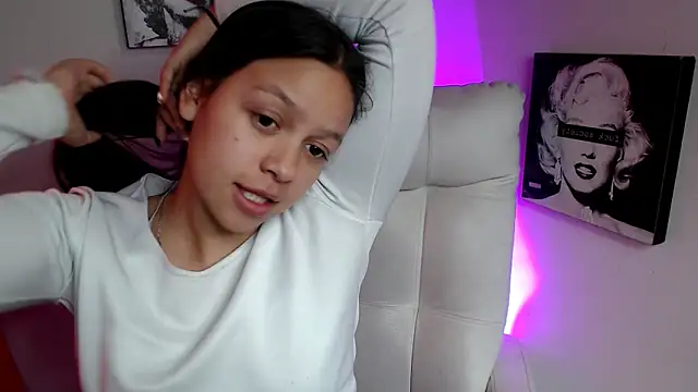 Snapshot of SamanthaRoldaan chatting on March 17, 2025, 8:30 pm SamanthaRoldaan online show from March 17, 2025, 8:30 pm