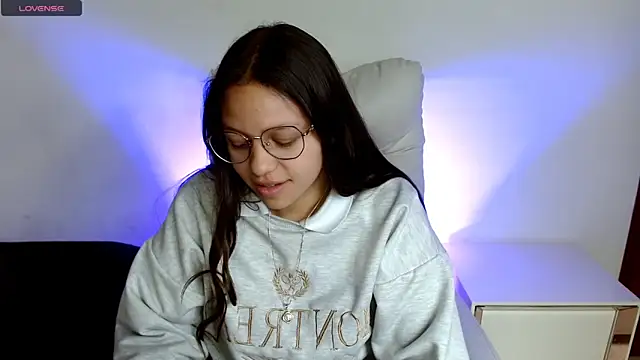 Snapshot of SamanthaRoldaan chatting on March 18, 2025, 7:42 pm SamanthaRoldaan online show from March 18, 2025, 7:42 pm