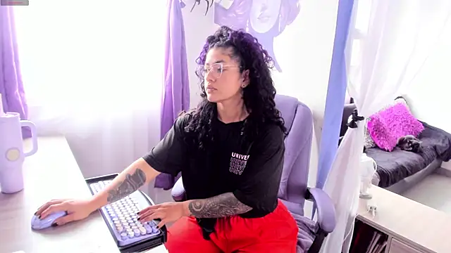 Snapshot of witchviolet chatting on November 15, 2025, 3:30 pm witchviolet online show from November 15, 2025, 3:30 pm