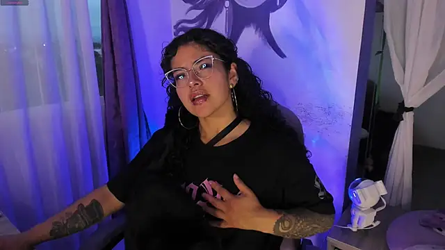 Snapshot of witchviolet chatting on November 28, 2025, 10:45 pm witchviolet online show from November 28, 2025, 10:45 pm