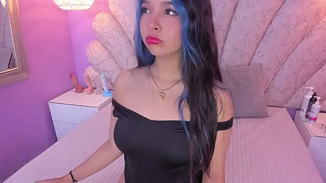 Snapshot of chloe_watson_ chatting on January 4, 2025, 8:37 pm chloe watson online show from January 4, 2025, 8:37 pm