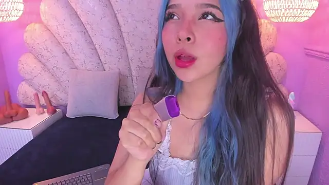 Snapshot of chloe_watson_ chatting on January 12, 2025, 10:43 pm chloe watson online show from January 12, 2025, 10:43 pm