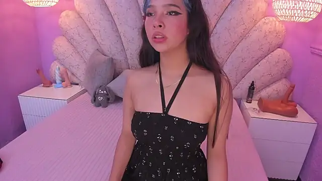 Snapshot of chloe_watson_ chatting on February 14, 2025, 7:44 pm chloe watson online show from February 14, 2025, 7:44 pm