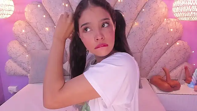 Snapshot of chloe_watson_ chatting on March 2, 2025, 8:07 pm chloe watson online show from March 2, 2025, 8:07 pm