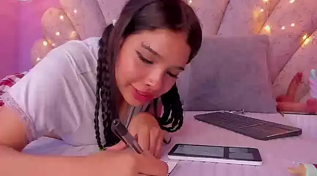 Snapshot of chloe_watson_ chatting on March 5, 2025, 2:25 am chloe watson online show from March 5, 2025, 2:25 am