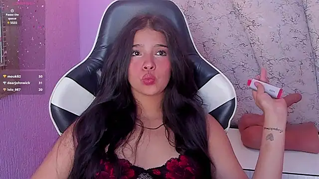 Snapshot of chloe_watson_ chatting on March 12, 2025, 11:12 pm chloe watson online show from March 12, 2025, 11:12 pm