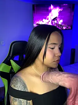 Snapshot of leila_22 chatting on November 16, 2025, 11:43 pm leila 22 online show from November 16, 2025, 11:43 pm