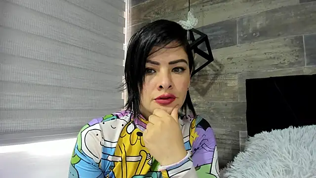 queen fetish online show from December 19, 2024, 3:08 pm