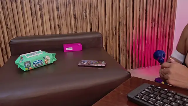 Snapshot of evelynjohnsoon chatting on November 8, 2025, 12:38 pm evelynjohnsoon online show from November 8, 2025, 12:38 pm