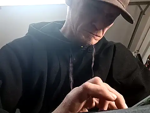 Snapshot of ironwood420 chatting on December 17, 2024, 2:33 pm ironwood420 online show from December 17, 2024, 2:33 pm