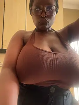 Snapshot of Bustygoddess32 chatting on January 19, 2025, 5:37 am Bustygoddess32 online show from January 19, 2025, 5:37 am