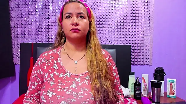 hazel 34 online show from March 21, 2025, 4:06 am