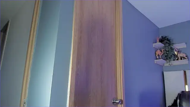 Bambi gurl online show from November 12, 2025, 10:09 pm