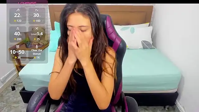 julieth love  online show from September 22, 2025, 1:13 pm