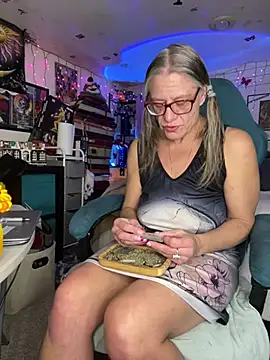 TrenaAnne online show from February 19, 2025, 5:49 pm