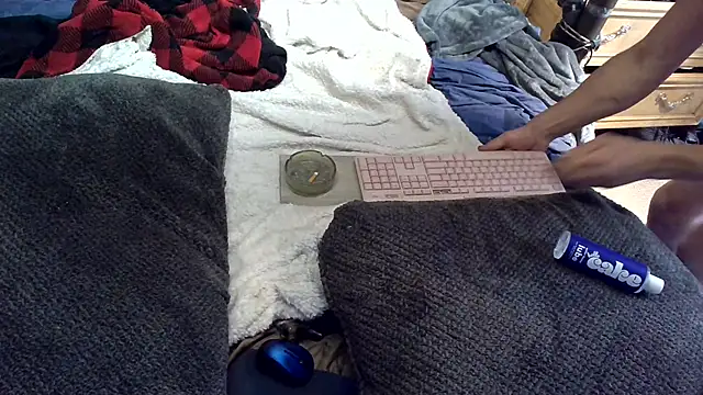 Snapshot of cdressupdiva chatting on December 14, 2024, 12:01 pm cdressupdiva online show from December 14, 2024, 12:01 pm