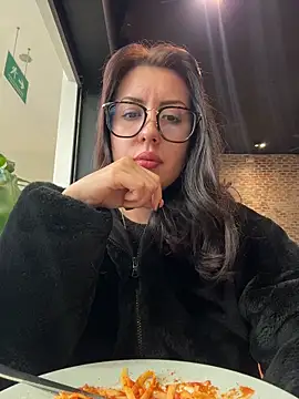 Snapshot of EmaSaenz chatting on October 15, 2025, 9:48 pm EmaSaenz online show from October 15, 2025, 9:48 pm