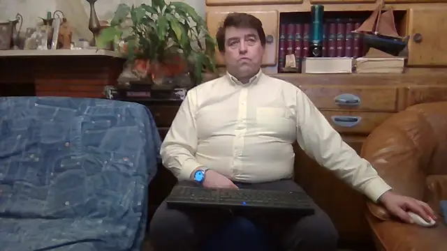 Snapshot of sympatrique chatting on December 6, 2024, 5:22 pm sympatrique online show from December 6, 2024, 5:22 pm