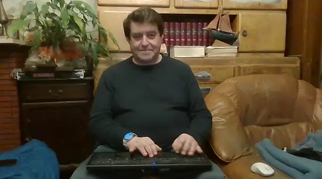 Snapshot of sympatrique chatting on December 9, 2024, 8:12 pm sympatrique online show from December 9, 2024, 8:12 pm
