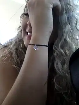 Sara smiiith211 online show from December 18, 2024, 12:10 am