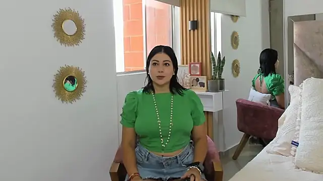 EmilyPeytonn online show from November 22, 2025, 1:10 pm