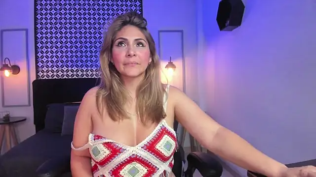 Melanie silver  online show from December 19, 2025, 5:53 pm