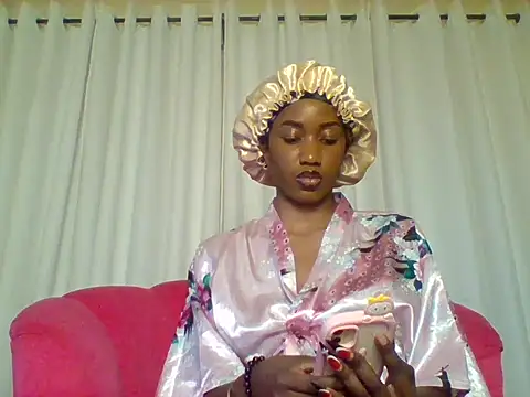 Snapshot of Queeen_model chatting on October 6, 2025, 9:34 pm Queeen model online show from October 6, 2025, 9:34 pm
