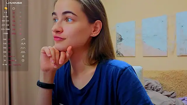 Snapshot of AstoriyaNight chatting on November 18, 2025, 4:11 pm AstoriyaNight online show from November 18, 2025, 4:11 pm