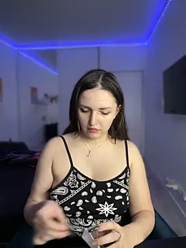 Snapshot of HoneySweetBee chatting on November 21, 2025, 11:36 pm HoneySweetBee online show from November 21, 2025, 11:36 pm