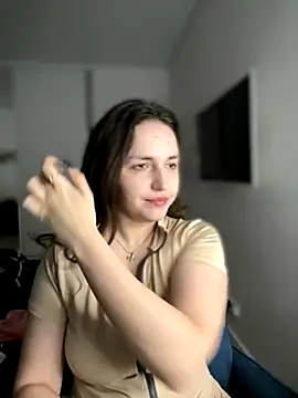 Snapshot of HoneySweetBee chatting on November 28, 2025, 11:18 pm HoneySweetBee online show from November 28, 2025, 11:18 pm