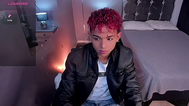 Snapshot of Noah_Smith04 chatting on December 10, 2024, 3:52 am Noah Smith04 online show from December 10, 2024, 3:52 am