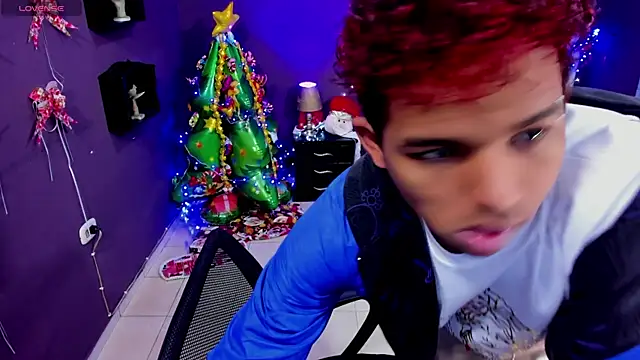 Snapshot of Noah_Smith04 chatting on December 30, 2024, 12:09 pm Noah Smith04 online show from December 30, 2024, 12:09 pm