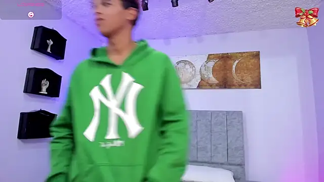 Snapshot of Noah_Smith04 chatting on January 4, 2025, 6:09 pm Noah Smith04 online show from January 4, 2025, 6:09 pm