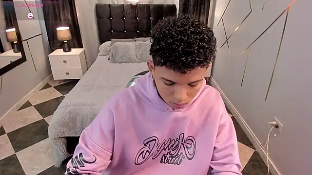 Snapshot of Noah_Smith04 chatting on March 13, 2025, 1:29 pm Noah Smith04 online show from March 13, 2025, 1:29 pm