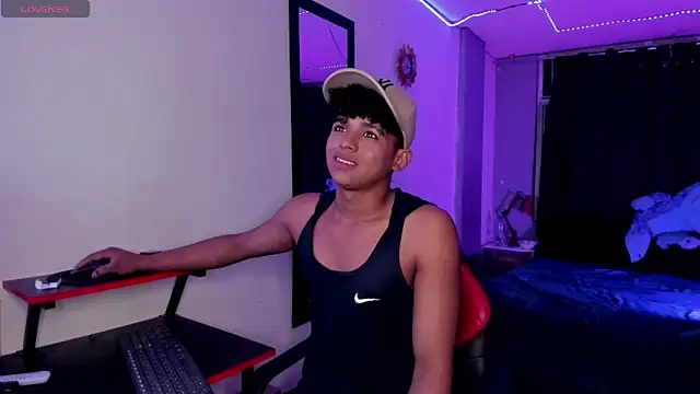 Snapshot of Noah_Smith04 chatting on September 14, 2025, 11:15 pm Noah Smith04 online show from September 14, 2025, 11:15 pm