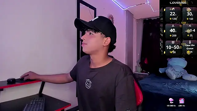 Snapshot of Noah_Smith04 chatting on September 16, 2025, 8:43 pm Noah Smith04 online show from September 16, 2025, 8:43 pm