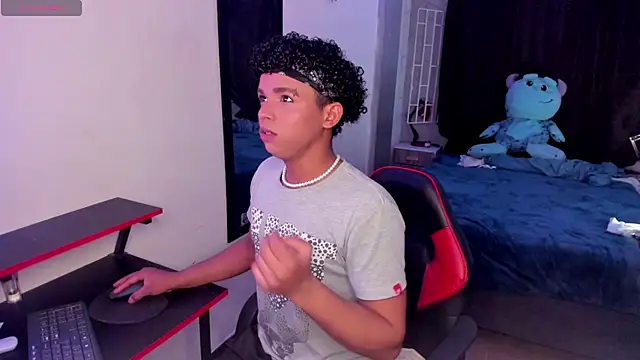 Snapshot of Noah_Smith04 chatting on September 24, 2025, 5:44 am Noah Smith04 online show from September 24, 2025, 5:44 am