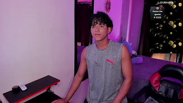 Snapshot of Noah_Smith04 chatting on October 4, 2025, 9:02 pm Noah Smith04 online show from October 4, 2025, 9:02 pm