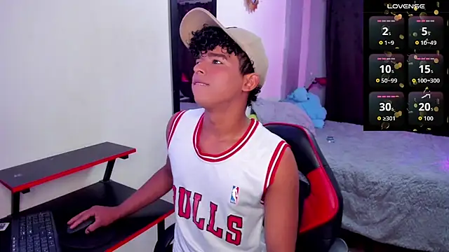 Snapshot of Noah_Smith04 chatting on October 6, 2025, 7:55 pm Noah Smith04 online show from October 6, 2025, 7:55 pm