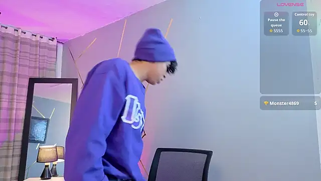 Snapshot of Noah_Smith04 chatting on October 29, 2025, 12:40 pm Noah Smith04 online show from October 29, 2025, 12:40 pm