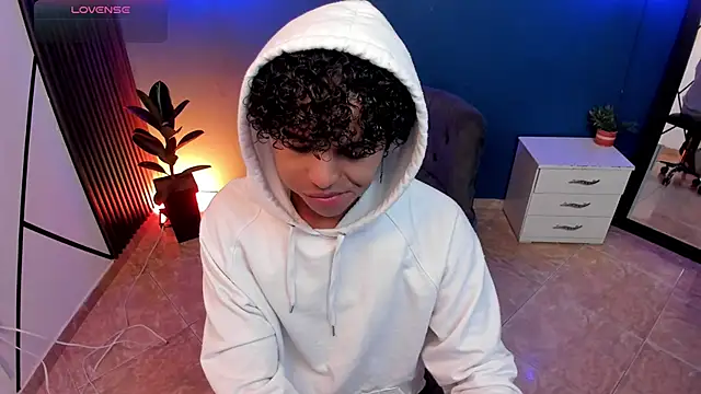 Snapshot of Noah_Smith04 chatting on November 5, 2025, 12:05 pm Noah Smith04 online show from November 5, 2025, 12:05 pm