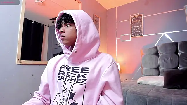 Snapshot of Noah_Smith04 chatting on November 10, 2025, 1:43 pm Noah Smith04 online show from November 10, 2025, 1:43 pm