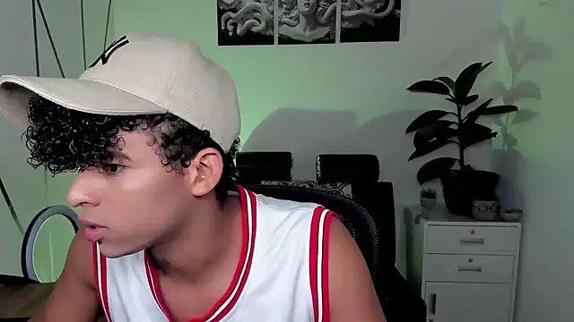 Snapshot of Noah_Smith04 chatting on November 11, 2025, 1:11 pm Noah Smith04 online show from November 11, 2025, 1:11 pm