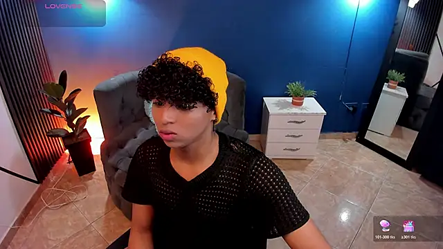 Snapshot of Noah_Smith04 chatting on November 12, 2025, 4:24 am Noah Smith04 online show from November 12, 2025, 4:24 am