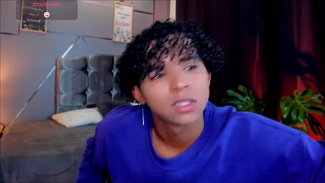 Snapshot of Noah_Smith04 chatting on November 17, 2025, 12:22 pm Noah Smith04 online show from November 17, 2025, 12:22 pm