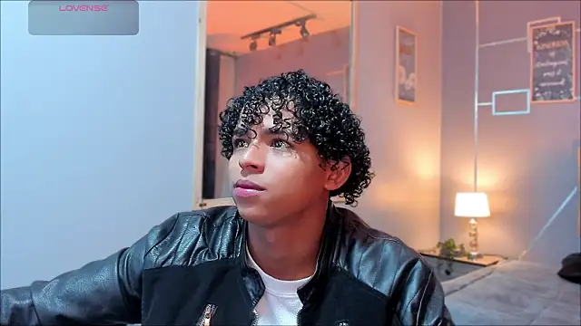 Snapshot of Noah_Smith04 chatting on December 1, 2025, 1:27 pm Noah Smith04 online show from December 1, 2025, 1:27 pm