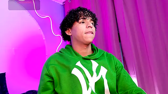 Snapshot of Noah_Smith04 chatting on December 2, 2025, 2:34 pm Noah Smith04 online show from December 2, 2025, 2:34 pm