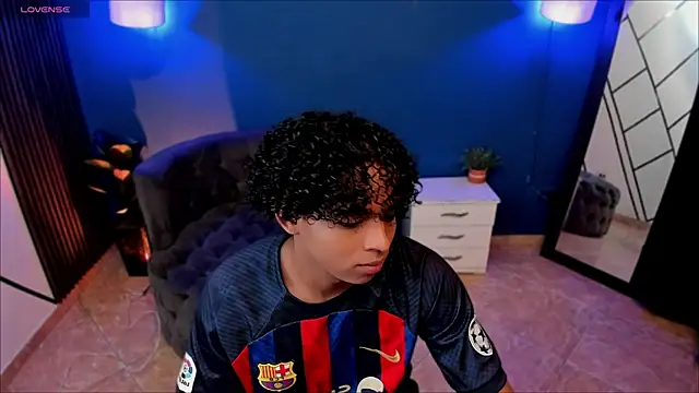 Snapshot of Noah_Smith04 chatting on December 15, 2025, 2:54 pm Noah Smith04 online show from December 15, 2025, 2:54 pm