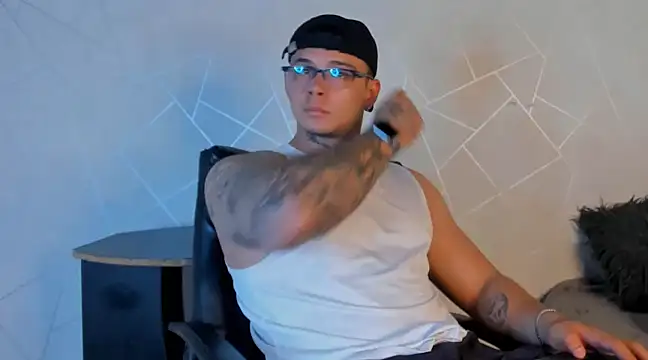 Snapshot of NoahhBrown chatting on January 11, 2025, 3:55 am NoahhBrown online show from January 11, 2025, 3:55 am